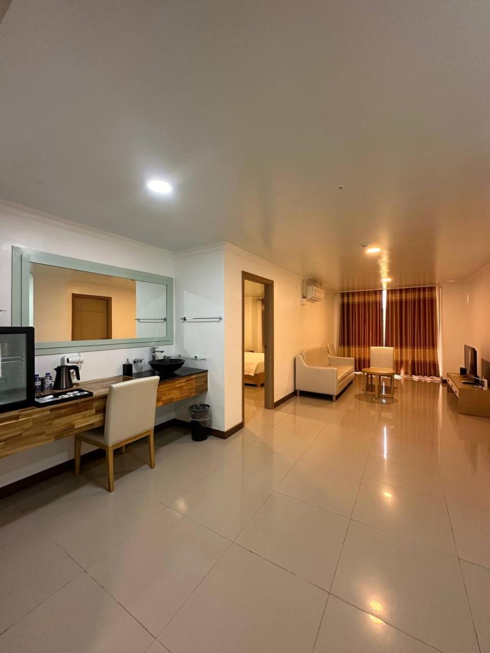 Punta Clark Hotel Clark Field Luaran gambar